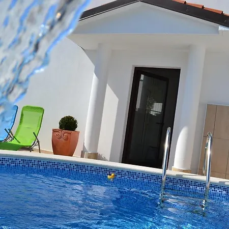 Holiday Ii Апартаменты